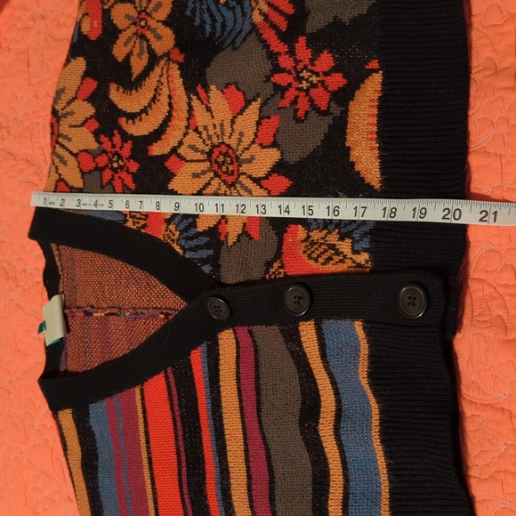 Farm Rio cropped sweater. Oversized, can fit a Large size. - Picture 7 of 11